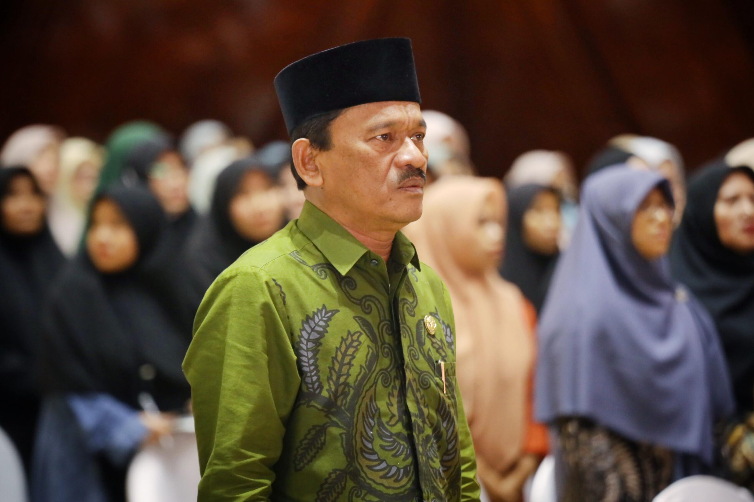 Plt Asisten II Sekda Aceh, Ir. Mawardi menyampaikan sambutan saat Launching dan Seminar SAMARA (Sekolah Mawaddah Warahmah) di Anjong Mon Mata, Banda Aceh, 9 Desember 2023