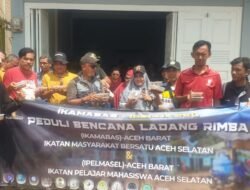 IKAMABAS Aceh Barat Bagikan Daging Rendang untuk Korban Banjir