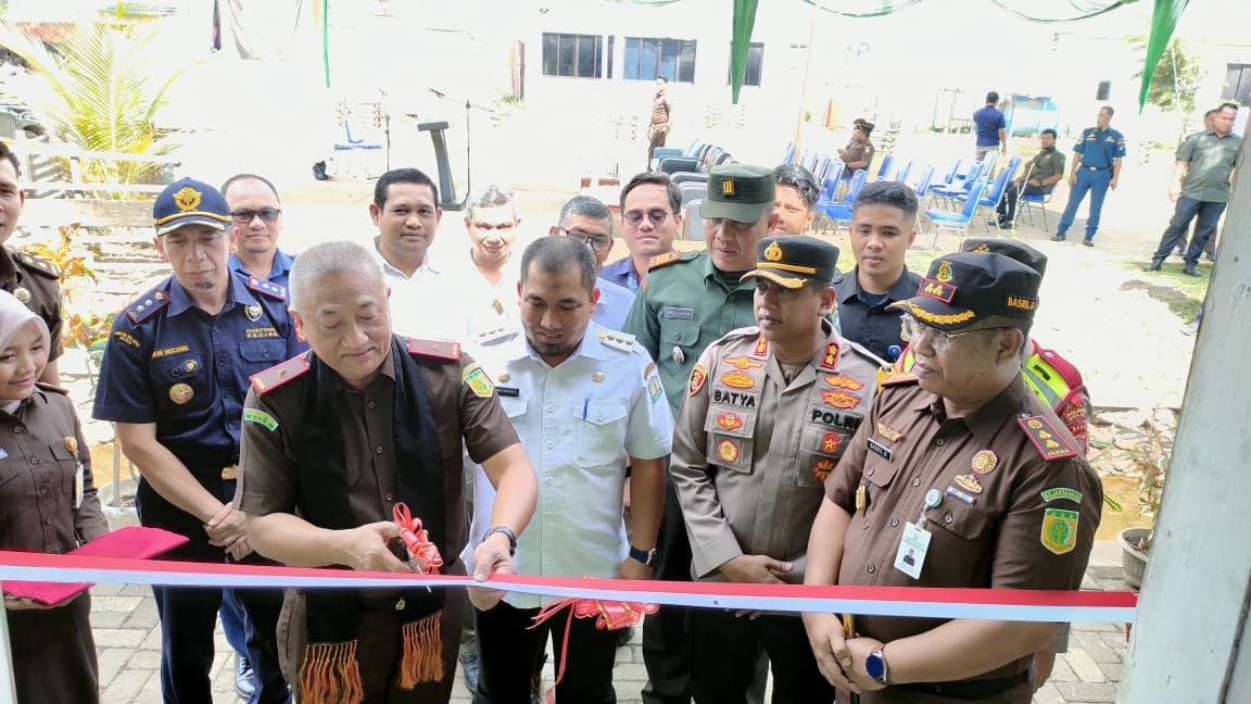 Peresmian Posko Perwakilan Kejaksaan Negeri Aceh Besar di Pelabuhan Malayahati, Kecamatan Mesjid Raya, Kabupaten Aceh Besar, Rabu, 20 Desember 2023.