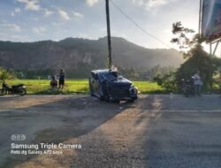 Mobil Pajero Tabrak Tiang Baliho di Lampisang