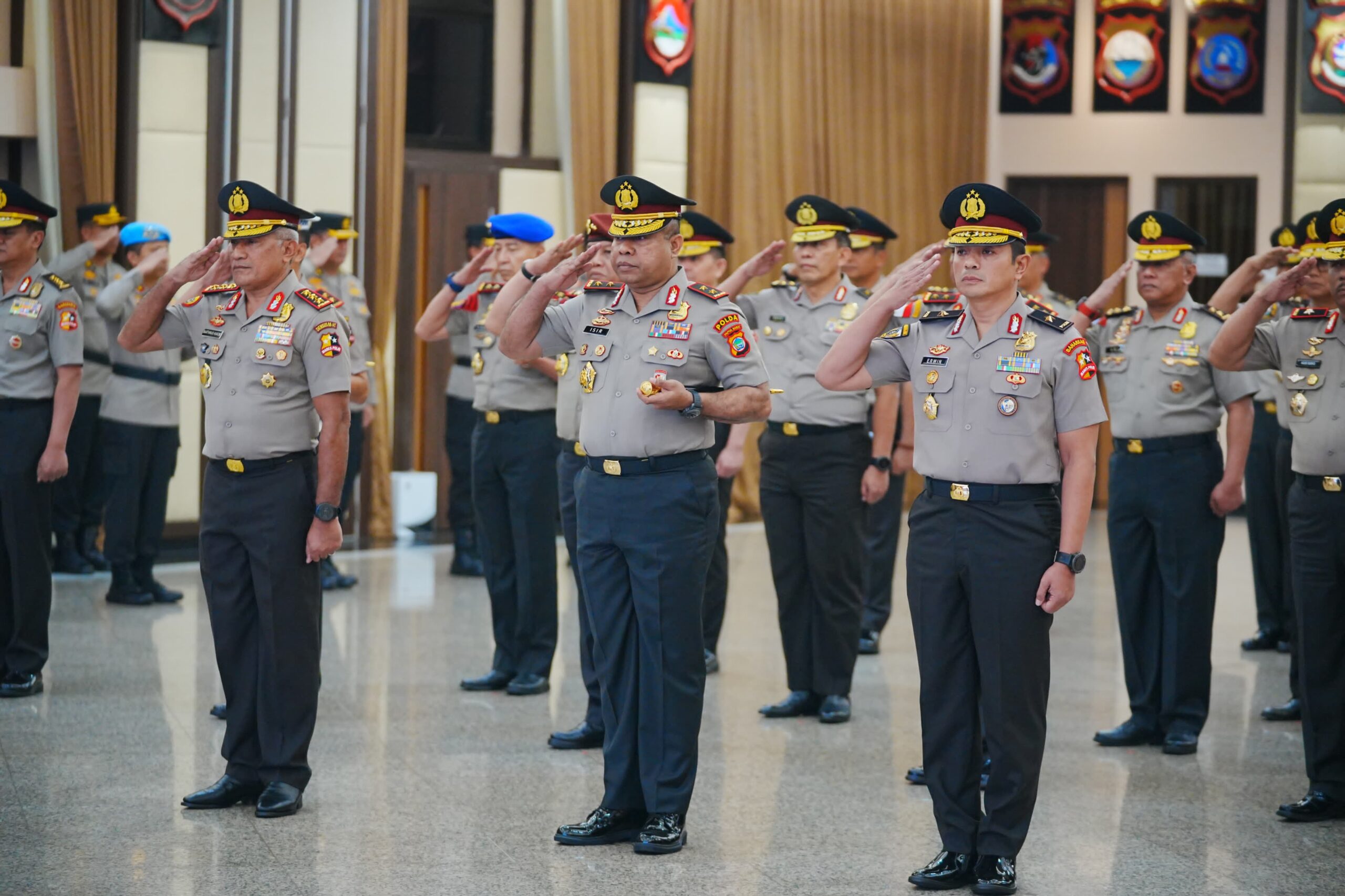 Sejumlah perwira tinggi (pati) Polri menjalani Korps Raport atau kenaikan pangkat.