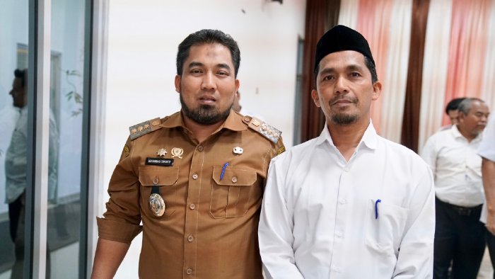 Penjabat Bupati Aceh Besar Muhammad Iswanto, SSTP., MM dan Kepala Dinas Pemberdayaan Masyarakat Gampong (DPMG) Aceh Besar, Carbaini, SAg,