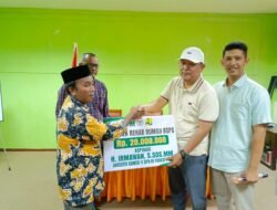 Irmawan Serahkan Bantuan 200 unit Rumah Rehab dan Sandes di Subulussalam