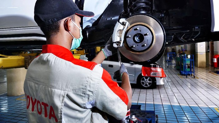 Cara merawat mobil agar tidak overheat. Foto: Dok. Auto2000