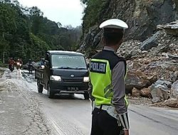 Jalan Nasional Jambi-Padang Lumpuh Total Akibat Banjir