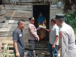 Peduli sesama Kapolsek Kluet Utara Berikan Bantuan Sosial kepada Lansia
