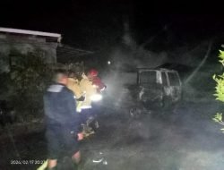 Kacau, Terparkir di Garasi Rumah, Mobil Toyota Kijang Terbakar