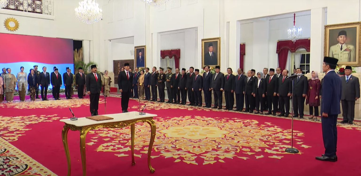 Presiden RI Joko Widodo (Jokowi) melantik dua orang Menteri Kabinet Indonesia Maju sisa masa jabatan periode tahun 2019-2024 di Istana Negara Jakarta, Rabu (21/02/2024).