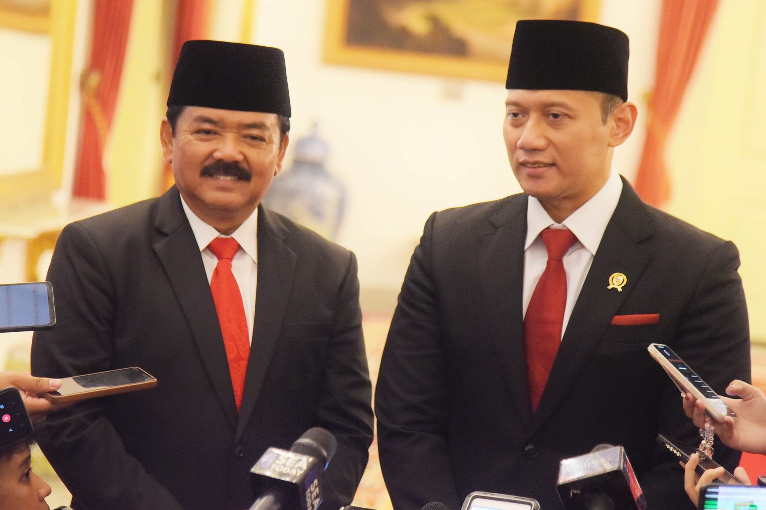 Menko Polhukam Hadi Tjahjanto dan Menteri ATR/Kepala BPN Agus Harimurti Yudhoyono (Foto: Humas Setkab/Rahmat)