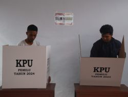 Buka Surat Suara sebelum ke Bilik Pencoblosan