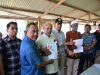Wakili Pj Bupati, Asisten II Aceh Besar Serahkan Bantuan PKH dan Sembako di Pulo Nasi