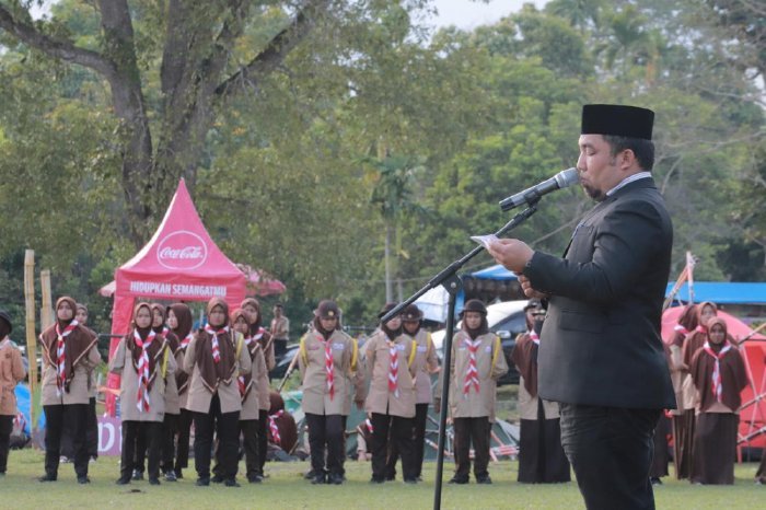 Pj Bupati Aceh Besar Muhammad Iswanto SSTP MM, memberikan sambutan saat menjadi Irup pembukaan Perkemahan Bersama (KEMSAMA) Penggalang dan Penegak Kwartir Cabang Pramuka Aceh Besar Tahun 2024, di Bumi Perkemahan Pramuka Kota Jantho, Aceh Besar,