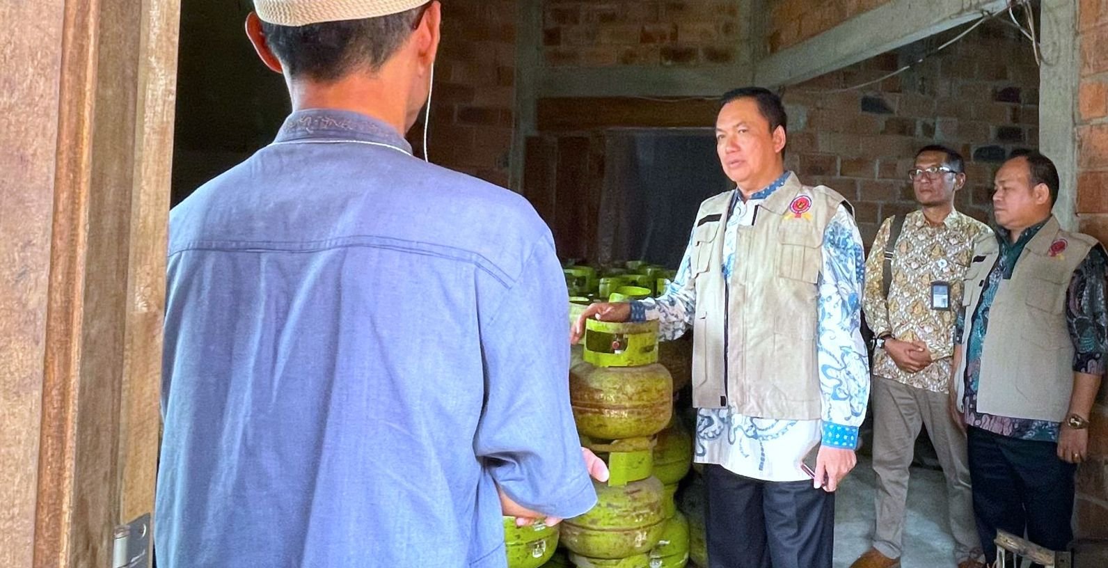 KPPU menemukan harga Liquefied Petroleum Gas (LPG) kemasan 3 kilogram mayoritas berada di atas harga eceran tertinggi (HET) yang ditetapkan Pemerintah.