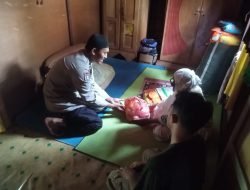 Bulan Suci Ramadhan, Polsek Kluet Utara Sambangi Warga Salurkan Paket Sembako