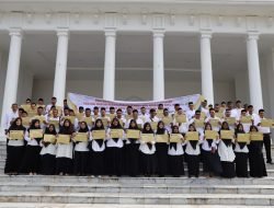 Keurukon Katibul Wali Serahkan SK Tenaga Kontrak