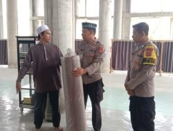 Kapolsek Pasie Raja Salurkan Karpet Sajadah ke Masjid