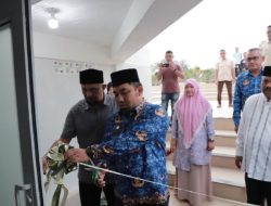Pj Bupati Iswanto Resmikan Tempat Wudhu Wakaf untuk Masjid Agung Al Munawwarah