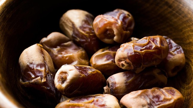Ilustrasi. Cara membedakan kurma Israel dengan kurma lainnya bisa dilihat dari bentuknya. (iStockphoto/alpaksoy)