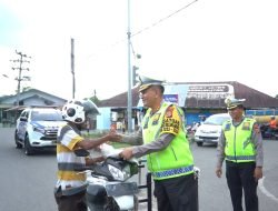 Dirlantas Polda Aceh Turun Langsung Bagikan Takjil dan Paket Beras kepada Masyarakat