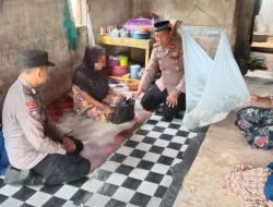 Jelang Hari Raya Idul Fitri, Kapolsek Pasie Raja Berikan Paket Sembako ke Warga Kurang Mampu
