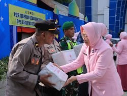 Ketua Bhayangkari Daerah Aceh Salurkan Paket Ramadan kepada Personel di Pos Pam Lebaran