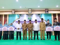 Pj Sekda Serahkan Bonus Ratusan Juta untuk Juara STQH Nasional dari Aceh