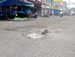 Awas! Ada Lubang Berbahaya di Badan Jalan Pasar Blangpidie