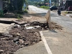 Banjir Rusak Separuh Badan Jalan Nasional Tapaktuan – Subussalam