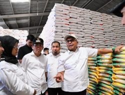Pj Bupati Aceh Besar Dampingi Gubernur Pantau Stok dan Harga Pangan di Pasar Lambaro