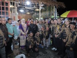 Pj Bupati Aceh Besar Dampingi Pj Gubernur Saat Tinjau Stand Aceh Besar di TTG XXV