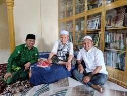 Anggota DPRA Terpilih Jenguk Abi Lhoknibong pasca berobat di Medan