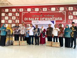 Kadis DKP Aceh Bersama Pj Bupati Mahyuzar Bagikan 7,5 Ton Ikan Segar