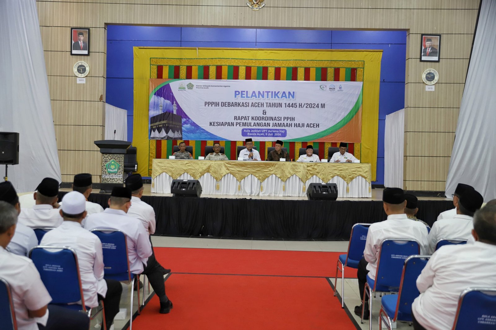 Ketua PPIH BTJ Azhari dan jajaran saat rakor kesiapan penyambutan kepulangan jemaah, aula Jeddah, Senin (8/7)