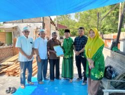 Waled Landeng Serahkan Donasi Kebakaran ke Ketua PERGUNU Lhokseumawe