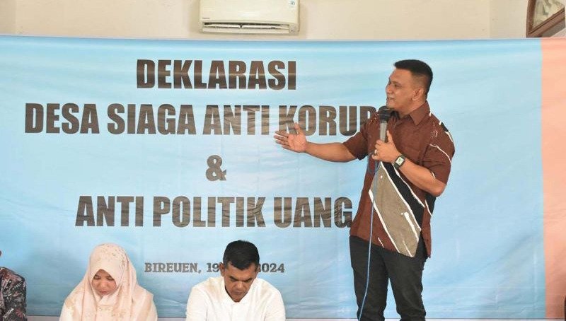 Kajari Bireuen, Munawal Hadi, mendeklarasikan pembentukan desa antipolitik uang dan desa siaga antikorupsi di Bireuen, Jumat (19/7/2024).