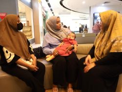 Mellani Subarni Beri Dukungan Dua Pasien Anak Bocor Jantung di RS Harapan Kita Jakarta