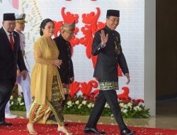 Presiden Jokowi Berpidato di Gedung Nusantara dengan Busana Tradisional Betawi