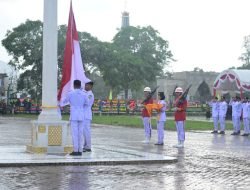 Meski Hujan, Penurunan Bendera di Jantho Berlangsung Tertib