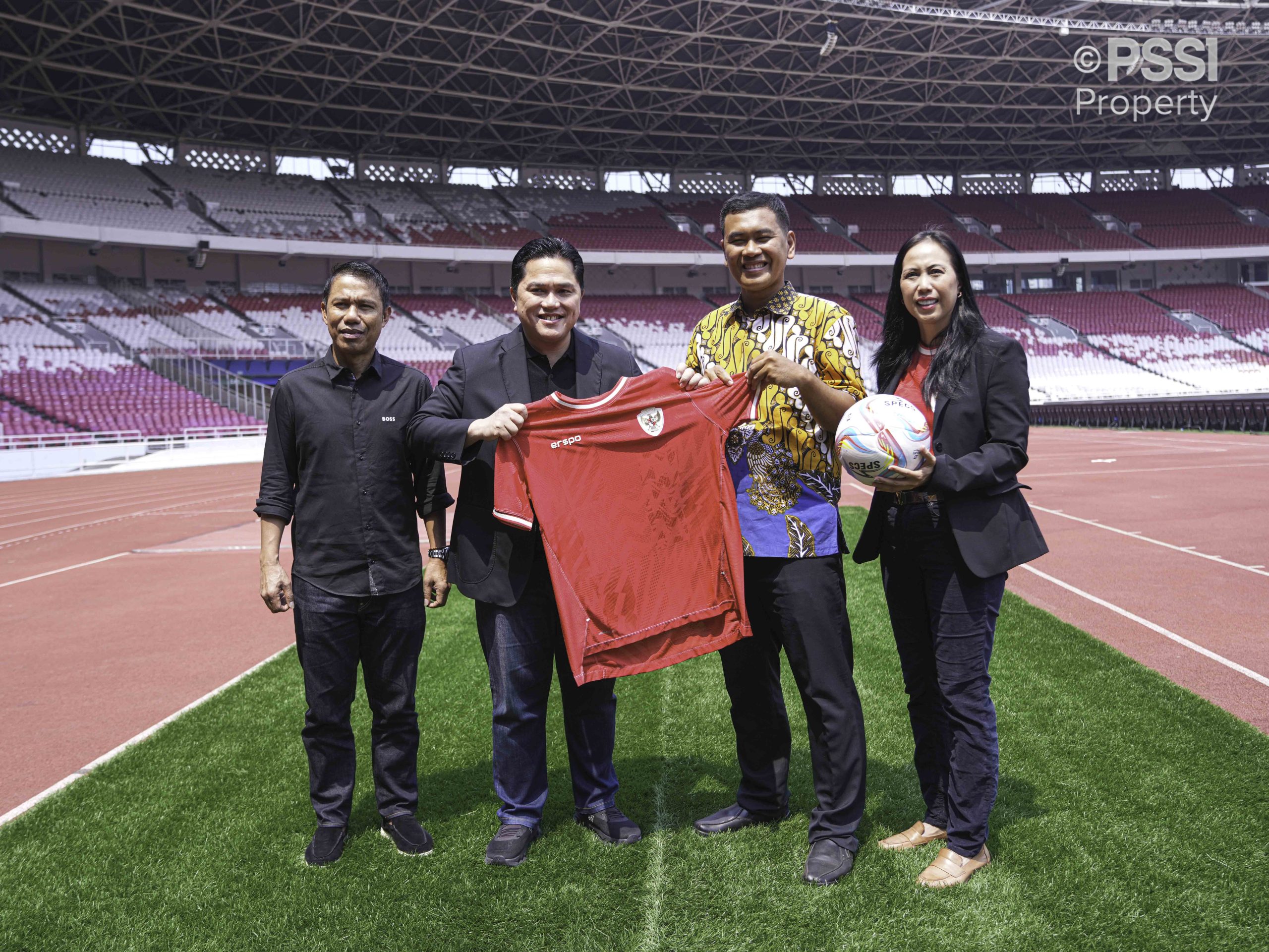 Ketua Umum PSSI, Erick Thohir mengucapkan terima kasih kepada salah satu penggemar sepakbola, Hilbert Iddo Hasudungan, yang terdorong menyerahkan bola yang telah ditandatangai Paus Fransiskus saat berkunjung ke Jakarta, awal September lalu