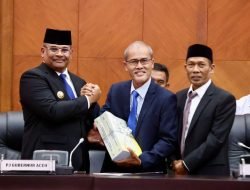 Pj Gubernur Serahkan Rancangan Perubahan APBA 2024 ke DPRA