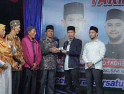Bukan Sekedar Janji, Tarsa Langsung Bagikan Kartu Sehat untuk Warga Aceh Barat