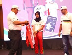 Pj Gubernur Safrizal Luncurkan Jersey Atlet Kontingen Aceh PON XXI
