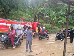 Longsor Menutupi Badan Jalan Lintas Kutacane-Blangkejeren