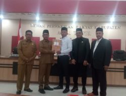 Pj Bupati Aceh Timur Serahkan LKPJ Tahun 2023 ke DPRK