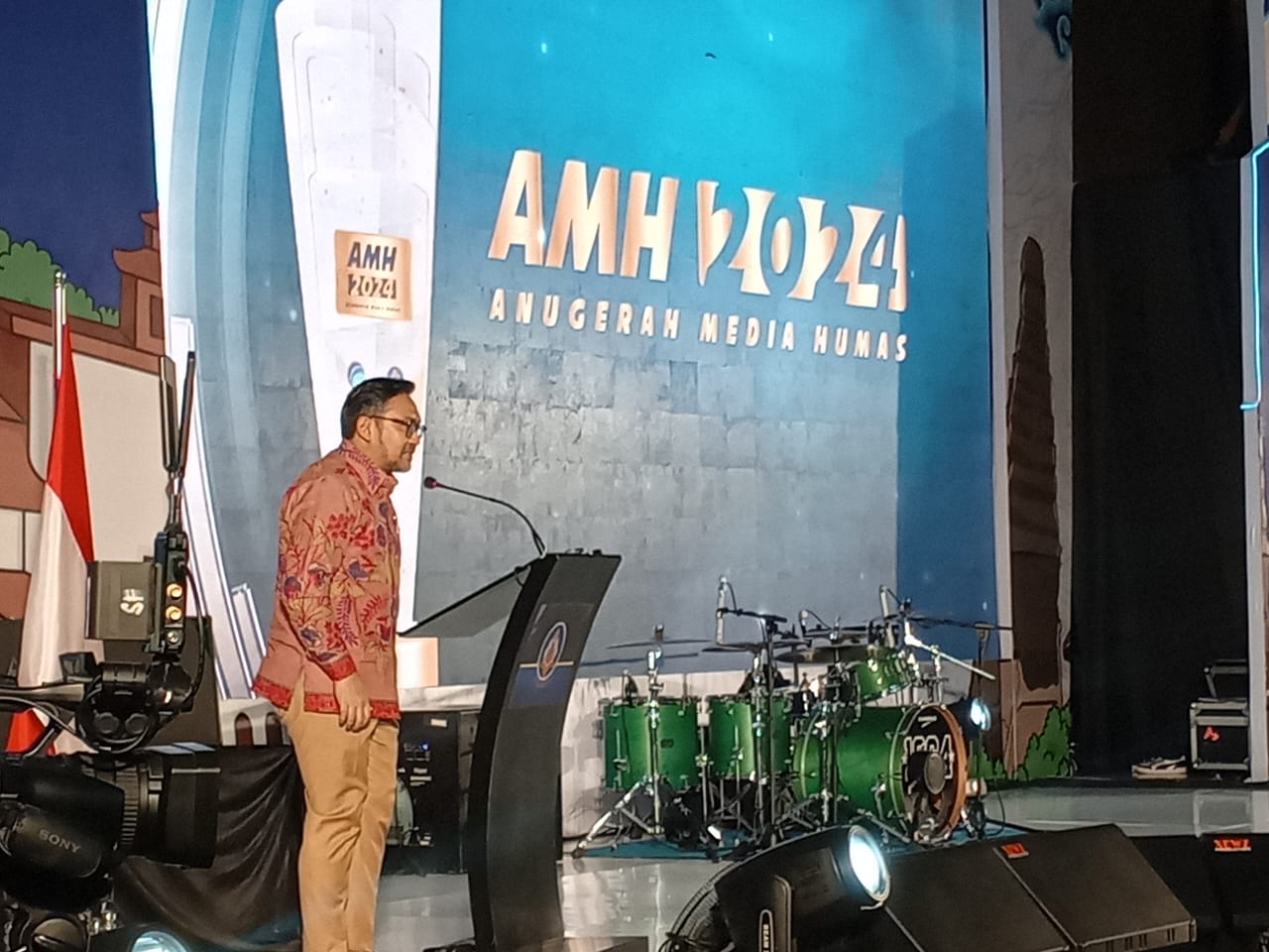 Dirjen IKP Kominfo Prabunindya Revta Revolusi saat memberikan paparan dalam acaran Anugerah Media Humas 2024/Foto : Farizzy InfoPublik
