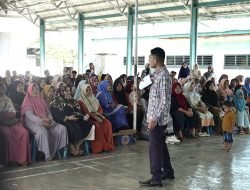 Teuku Riefky Harsya Serahkan Beasiswa untuk 1.526 Pelajar Aceh Barat