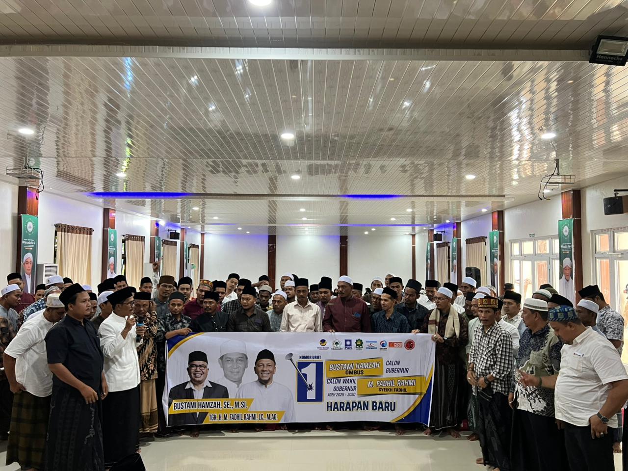 Ikatan Rabithah Alumni Darul Munawwarah (IRADAH) se-Pidie Jaya mendeklarasikan ddukungan dan kesiapannya mmemenangkan pasangan calon gubernur dan wakil gubernur Aceh Bustami Hamzah - Fadhil Rahmi yang akrab disapa Syech Fadhil.