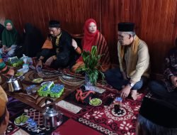 Syech Fadhil dan Istri Ditepung-Tawari Tokoh Adat di Blangkejeren