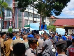 Mahasiswa Tuntut Direktur PDAM Tirta Lut Tawar Dicopot