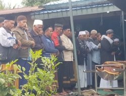 Ratusan Warga Shalatkan Jenazah Santri yang Diduga Dibakar Teman di Langkat